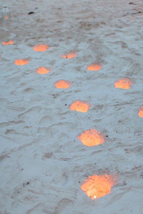 Beach Wedding With Candles, Beach Wedding Small Ceremony, Small Beach Elopement Ceremony, Hamptons Beach Party, Wedding Reception Ideas Beach, Vintage Beach Wedding Aesthetic, Wedding Inspiration Beach, Beach Wedding Aesthetic Sunset, Tiny Beach Wedding