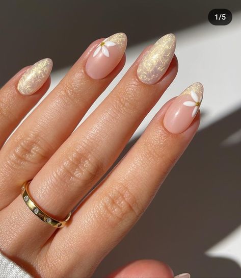 Floral Pearl Nails, Minimal Nails Art, Gold Nail Designs, Rose Nail Art, Beauty Nails Design, Korean Nails, Minimal Nails, Summery Nails, Casual Nails