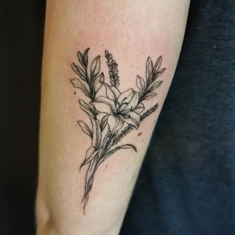 Black And White Lavender Tattoo, Minimalistic Flower Bouquet, Underboob Tattoo Flower, Tattoo Flower Bouquet, Iris Bouquet, Flower Bouquet Tattoo, Sage And Lavender, Willow And Sage, Mama Tried