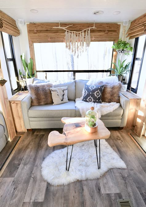 Tour this plant-filled travel trailer renovated with Southwestern vibes from @TinCanRamblers! See the before and after on MountainModernLife.com #rvremodel #camperremodel #rvrenovation #traveltrailer #rvlife #campertour #designvibes #camperenovation #campermakeover #tinyhome #tinyliving #southwesternvibes Rv Sofa Bed, Diy Trailer, Rv Sofas, Camper Reno, Rv Interior Remodel, Camper Design, Airstream Interior, Camper Trailer Remodel, Vintage Camper Remodel