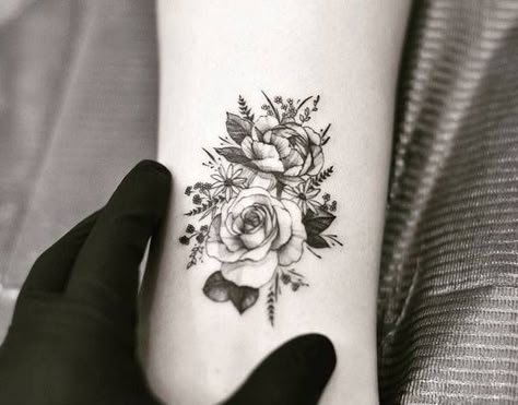 Tattoo Flower Peony, Flower Peony, Muster Tattoos, 4 Tattoo, Geniale Tattoos, Shoulder Tattoos, Tattoo Desings, Dream Tattoos, Flower Tattoo Designs