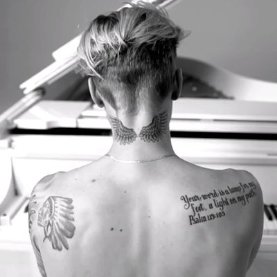 ✞ — © @butshawty {tweet here} like or reblog this... Back Tattoo Writing, Justin Bieber Neck Tattoo, Justin Beiber Hair, Justin Beiber Tattoo, Halsey Hair, Justin Bieber Tattoos, Tattoo Writing, Architecture Kitchen, Justin Bieber News