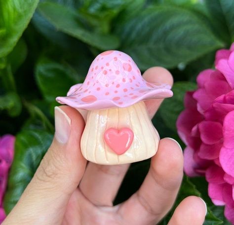 Air Dry Clay Mushroom Jar, Clay Art Inspiration, Stash Jar Ideas Diy, Cute Clay Stuff, Clay Stash Jar, Tiny Clay Things, Mushroom Pottery, Heart Mushroom, Mushroom Clay