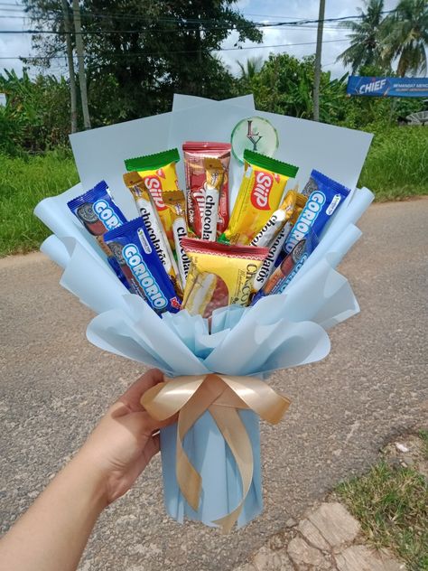 Buket Jajan Simple, Bucket Snack Simple, Buket Snack Mini, Buket Simple, Bouqet Snack, Snack Bouquet, Bouquet Tutorial, Flower Bouquet Diy, Flower Boutique