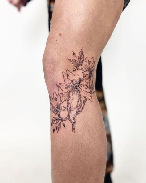 Knee Cap Tattoo. Tattoos Around Knee Cap, Flower Knee Tattoos Women, Knee Wrap Tattoo, Knee Tattoo Flower, Knee Frame Tattoo, Tattoo On The Knee, Behind The Knee Tattoo, Line Work Flowers, Knee Cap Tattoos