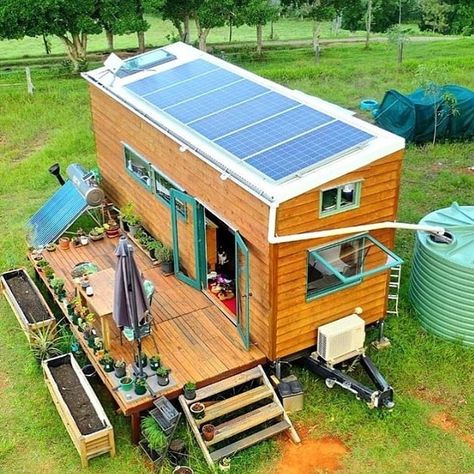 Sustainable Living Guide.org on Instagram: “Eco Tiny House Off-Grid Living! Solar power, rainwater collection, biogas, container gardens, patio living space & a skylight to top it all…” Eco Tiny House, Diy Container, Off Grid Tiny House, Solar Water Heating, Off Grid Cabin, Best Tiny House, Best Solar Panels, Casa Container, Tiny House Movement