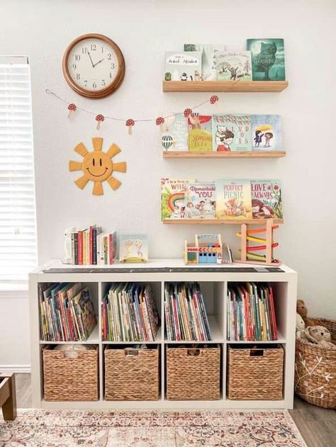 Front Playroom Ideas, Kids Shelving Ideas, Baby Room Book Shelf Ideas, Kids Bookshelf Ideas, Toddler Library Corner, Wall Shelves Books Kids, Classroom Library Organization Kinder, Books Kids Room, Living Room Playroom