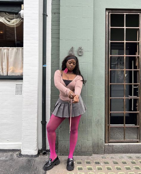 Pink Tights Outfit, Outfit Trabajo, Black Chicks, Pink Tights, Fancy Clothes, Tights Fashion, Headband Outfit, Colored Tights, Tights Outfit