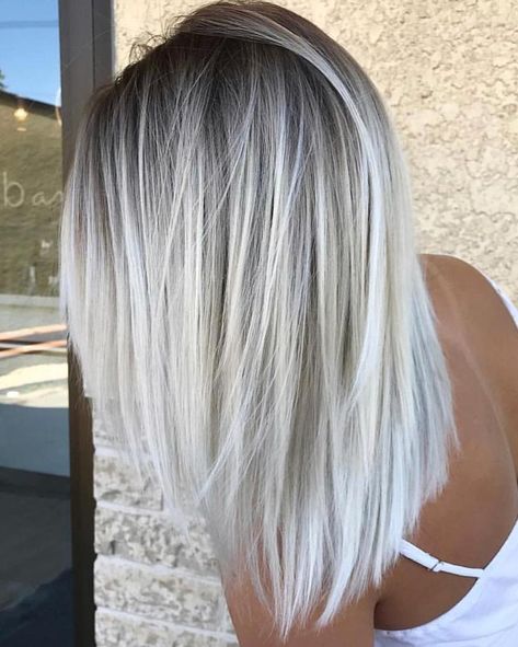 18 Balayage Hair Pictures You Should Show Your Stylist Next Time You Want A Change Platinový Blond, White Blonde Hair Color, Hair Winter, Icy Blonde Hair, White Blonde Hair, Blond Balayage, Dark Roots Blonde Hair, Light Ash Blonde, Silver Hair Color