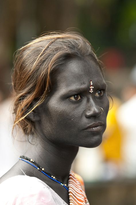 Indigenous woman, India Black Indians, Charles Bukowski, Foto Art, People Of The World, South India, World Cultures, Interesting Faces, Sanskrit, New Delhi