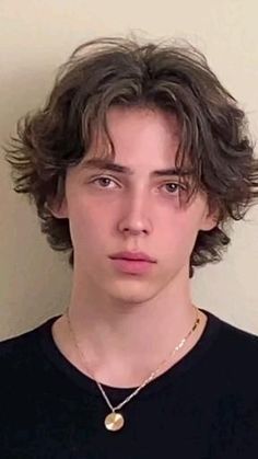 Cute Brunette Guys Middle Part, Long Teen Boy Hair, White Boy Hair, Hair Styles For Teen Boys, Tiktok Boy Haircut, Teen Boy Long Hair, White Boy Haircut, Middle Part Long Hair, Brunette Boys