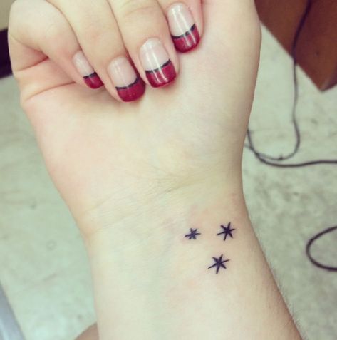 3 Star Tattoo, Harry Potter Star Tattoo, 3 Stars Tattoo, Tattoo Harry Potter, Bolt Tattoo, Hp Tattoo, Stars Tattoo, Harry Potter Tattoos, Harry Potter Tattoo