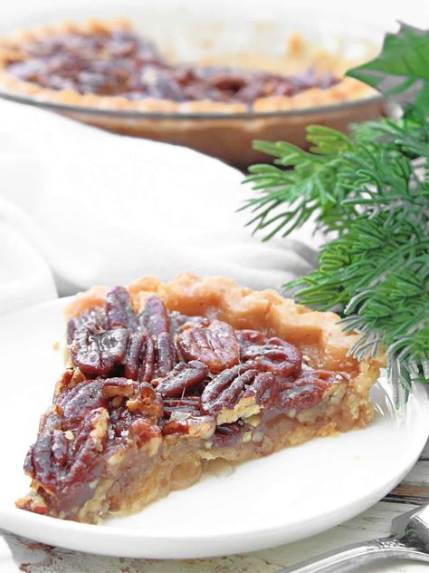 Vegan Pecan Pie ~ Six simple ingredients are all you need for this plant-based version of classic pecan pie! Vegan Pecan Pie Cookies, Eggless Pecan Pie, Classic Pecan Pie, Vegan Pecan Pie, Pecan Pie Crust, Pecan Pie Cookies, Vegan Pecan, Best Pecan Pie, Pecan Pie Easy