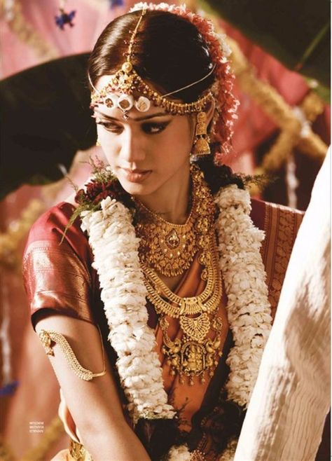 KARNATAKA wedding dress Kannada Aesthetic, Karnataka Wedding, Kannada Bride, Groom Collection, Marriage Ideas, Indian Bridal Jewellery, Ethnic Wedding, Picture Canvas, South Indian Weddings