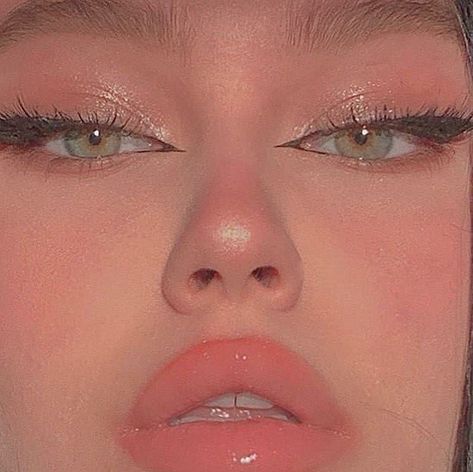 Madison Beer Makeup, Make Up Designs, Eyebrow Lift, دورة شهرية, Eyeshadow Ideas, Cat Eyeliner, Makijaż Smokey Eye, Makeup Guide, Edgy Makeup