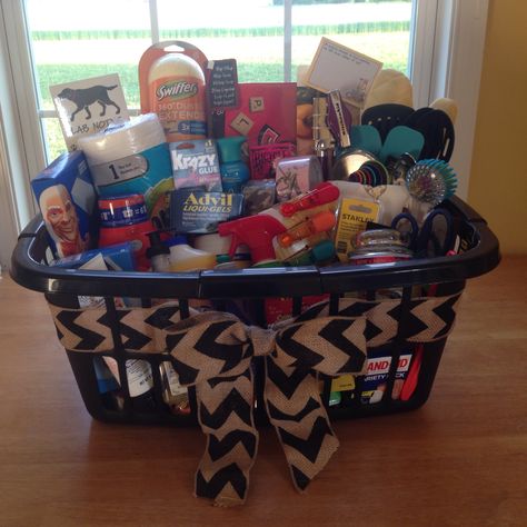 Housewarming basket for some friends complete with cleaning stuff, some kitchen gadgets, hand soap and lotion, a Yankee candle, and scrabble! Plus lots of other random things you forget you need when moving into a new house!!! Housewarming Basket, Auction Baskets, Raffle Basket, Housewarming Gift Baskets, Valentine's Day Gift Baskets, Raffle Baskets, Diy Gift Baskets, Diy Mothers Day Gifts, Gift Basket Ideas