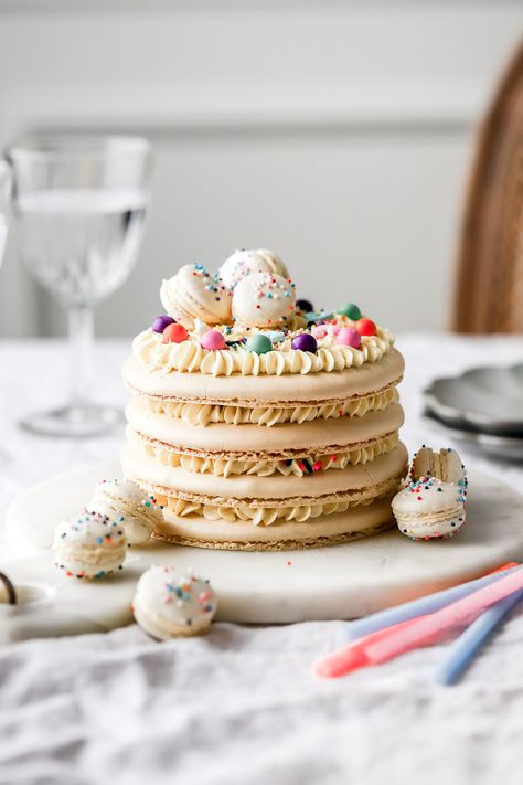 macaron birthday cake with mini macarons on top Macaron Birthday Cake, Macaron Birthday, Mini Macarons, French Macaroon Recipes, Macaroon Cake, French Cookies, Mini Torte, Macaron Cake, Macaron Cookies