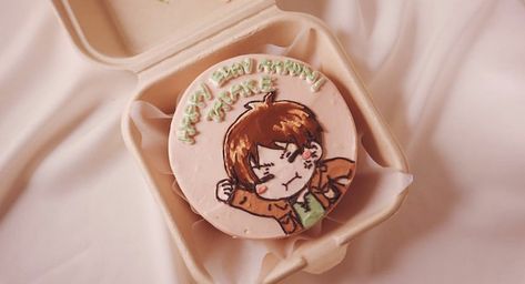 #korea #aesthetic #cake #cakedesign #cakepops #cakedecoratingideas #cakedecoratingtips #koreanrecipe #delight #attackontitan #erenjaeger Attack On Titan Cake Ideas, Bento Cake Anime, Attack On Titan Cake, Hampers Birthday, Anime Bento, Korea Aesthetic, Anime Cake, Aesthetic Cake, Korean Cake