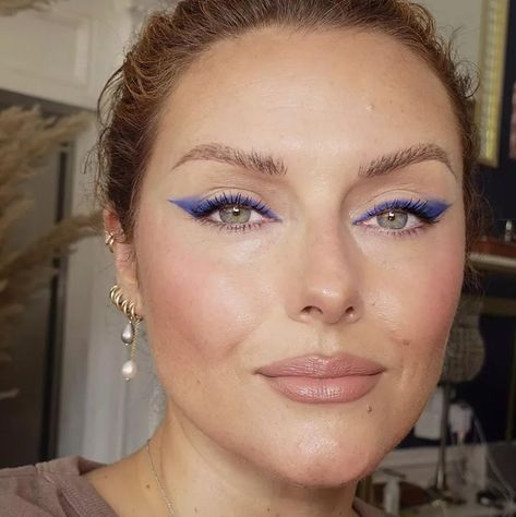 Blue Eyeliner Wedding Makeup, Cool Blue Eye Makeup, Blue Tightline Eyeliner, Navy Liquid Eyeliner, Teal Eyeliner Blue Eyes, Minimal Blue Eye Makeup, Royal Blue Eyeliner Looks, Colored Liner Eye Looks, Green Eyeliner Blue Eyes