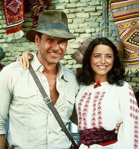 Harrison Ford & Karen Allen on the set of Raiders of the Lost Ark (1981) Halloween Costumes With Boyfriend, Indiana Jones Halloween, Willie Scott, Indiana Jones Costume, Marion Ravenwood, Harrison Ford Indiana Jones, Dial Of Destiny, Karen Allen, Indiana Jones Films