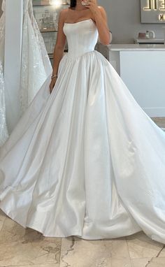 Large Skirt Wedding Dress, Elegant Traditional Wedding Dress, Wedding Dresses Princess Ballgown Classy, Basque Waist Ball Gown, Basque Waist Ball Gown Wedding Dress, Low Waist Wedding Dress, Basque Wedding Dress, Corset Wedding Dress Ballgown, Wedding Dress Corset Bodice