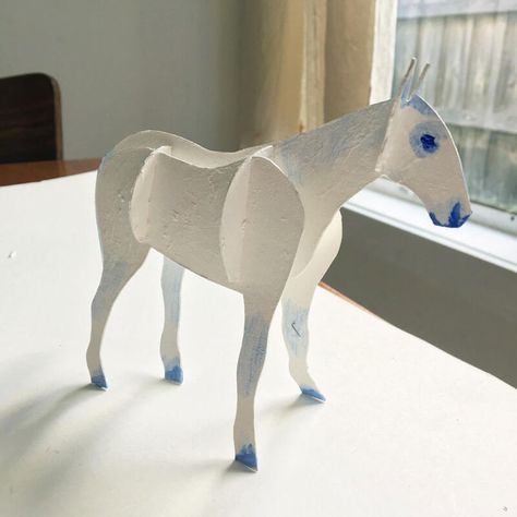 Cardboard Art Sculpture, Horse Template, Cardboard Animals, Horse Art Drawing, Paper Mache Animals, Paper Mache Crafts, Horse Pattern, Cardboard Art, White Acrylic Paint