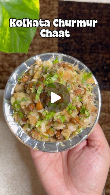 Heena Gaba | Recipe Developer on Instagram: "Kolkata’s Churmur Chaat  🌼Save and Share🌼 Ingredients  -Golgappe  -Aloo Masala -Boiled chana -Black salt -chaat masala -Roasted jeera -Pani puri Masala -Imli ka Pani -Lemon juice   ENJOY 🫶🏻  {Chaat, chaat recipe, churmur chaat , Kolkata chaat, easy recipe, recipe video}  #food #chaat #recipe #churmur #panipuri #kolkata #kolkatachurmur #easyrecipes #desi #chaatlover #chaatrecipes #recipevideo #recipeoftheday" Healthy Chaat Recipes, Churmur Chaat, Pani Puri Recipe Videos, New Dishes Recipes, Simple Sweet Recipes, Chana Chaat Recipe, Aloo Masala, Masala Puri, Pani Puri Recipe