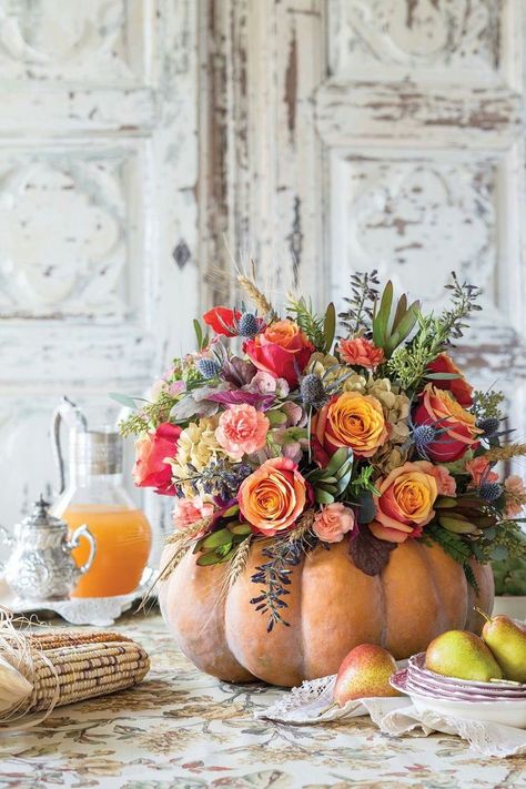 Thanksgiving Floral Arrangements, Pumpkin Floral Arrangements, Halloween Chic, Thanksgiving Floral, Pumpkin Arrangements, Fall Table Centerpieces, Fall Flower Arrangements, Fall Floral Arrangements, Pumpkin Flower