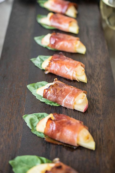 Smoked prosciutto wrapped apple bites are an easy and delicious warm appetizer that are perfect to serve with wine for entertaining. Sweet apples wrapped in Parmesan cheese, smoked prosciutto and basil served warm. Appetizers For Wine, Best Easy Appetizers, Wine Party Appetizers, Wine Tasting Food, Wine Appetizers, Apple Bite, Wine And Cheese Party, Wine Pairings, Wine Party