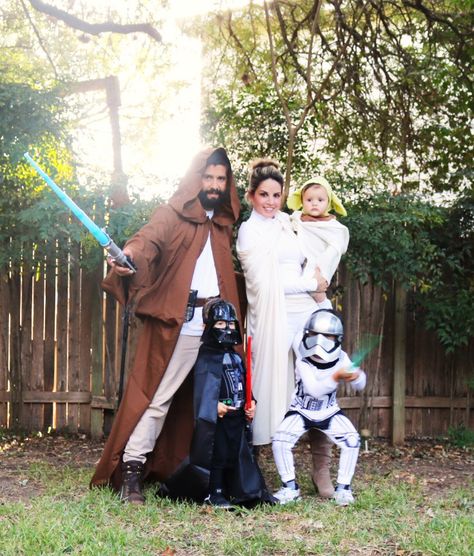 Star Wars Family Halloween Costumes, Family Star Wars Costume, Halloween Makeuo, Star Wars Family Costumes, Custome Ideas, Disney Family Costumes, Family Costume Ideas, Family Themed Halloween Costumes, Holloween Costumes