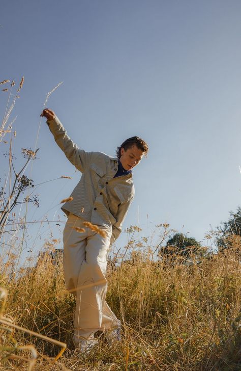 Harry Kirton, Boy Portrait, Summer Senior Pictures, Male Portrait Poses, Mens Photoshoot Poses, Nature Photoshoot, Portrait Photography Men, Men Photoshoot, Outdoor Shoot