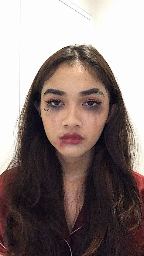 #mugshot #fakemugshot #tiktok Mugshot Makeup Halloween, Mugshot Photoshoot Ideas, Prisoner Makeup Halloween, Prisoner Makeup, Messed Up Makeup, Prison Makeup, Mugshot Makeup, Mugshot Photoshoot, Galentines Shoot