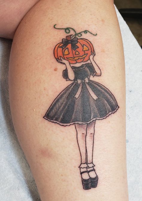 Halloween Pinup Tattoo, Traditional Tattoo Halloween, Dark Disney Tattoo, Halloween Pinup, Nature Tattoo Ideas, Pinup Tattoo, Illusion Tattoos, Optical Illusion Tattoos, Pin Up Girl Tattoo