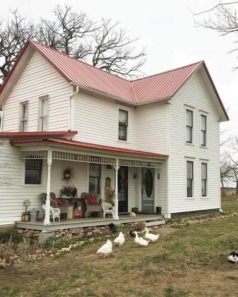 Apartamento New York, Woman Bedroom Ideas, Grown Woman Bedroom Ideas, Country Porches, Dollhouse Inspiration, Grandma Chic, New England Farmhouse, Folk Victorian, Dream Things