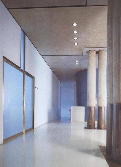 Carlo Scarpa Detail, Carlos Scarpa, Luxury Windows, Brass Interior, Contemporary Building, Carlo Scarpa, Curved Staircase, Sendai, Ceiling Design