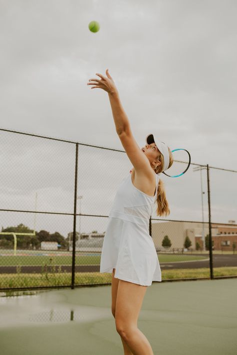 Senior girl serving ball in tennis clothes Tennis Photography Action, Tennis Action Shots, Tennis Photoshoot Ideas Men, Tennis Aestethic, Tennis Instagram Pictures, Tennis Pictures Poses, Tennis Aesthetic Girl, Tennis Photoshoot Ideas, Tennis Girl Outfit