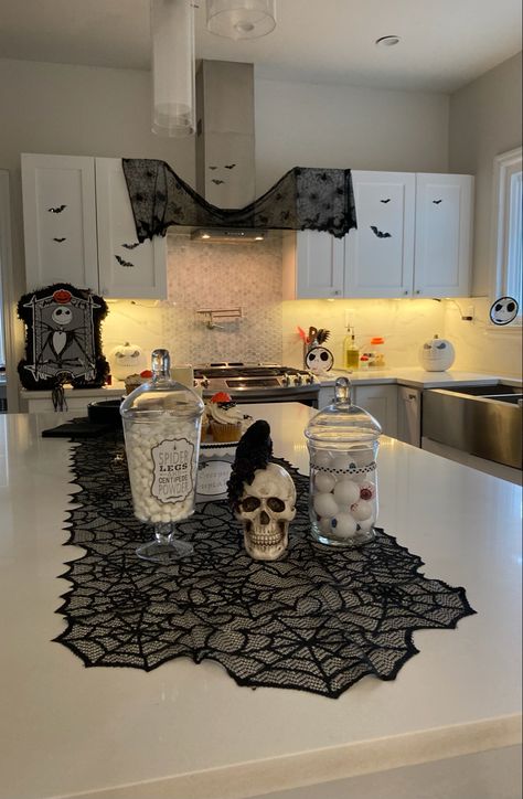 Halloween Decorations Indoor Kitchen, Halloween Kitchen Window Decor, Halloween Decorated Kitchen, Halloween Decorations Kitchen Island, Halloween Decor Dining Room, Diy Halloween Kitchen Decor, Kitchen Island Halloween Decor, Halloween Kitchen Island Decor, Halloween Kitchen Decor Ideas