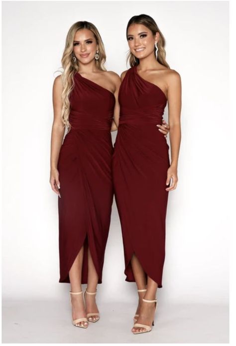 Wine Dress Outfit, Noodz Boutique, Civil Dress, Wine Bridesmaid Dresses, One Shoulder Neckline, Wine Colored Dresses, Midi Wedding Dress, Midi Bridesmaid Dress, One Shoulder Bridesmaid Dresses