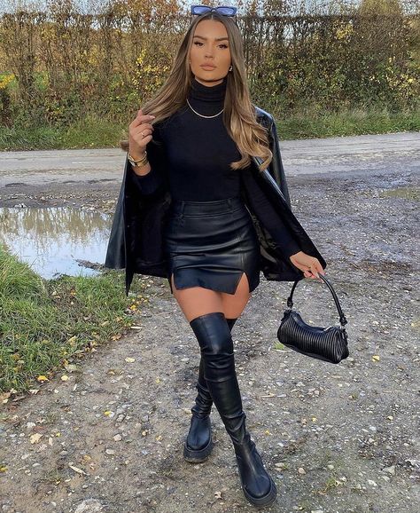 Danielle Metz, Looks Chic, Leather Outfit, Looks Style, Winter Fashion Outfits, Boots Outfit, Outfits Casuales, Look Fashion, Classy Outfits