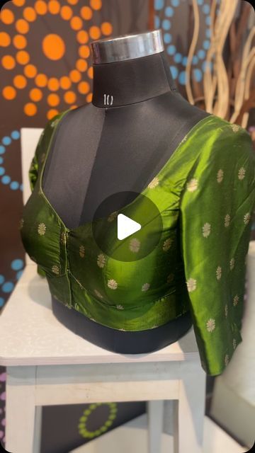 Raaj  தமிழ்நாடு🇮🇳 on Instagram Sari Neck Design, Kolar Neck Blouse Design, Board Neck Blouse Design, Net Blouse Back Neck Designs Latest, Colar Neck Blouse Pattern Latest, Kalar Neck Blouse Indian, Big Rangoli, Big Rangoli Designs, Blouse Design Images