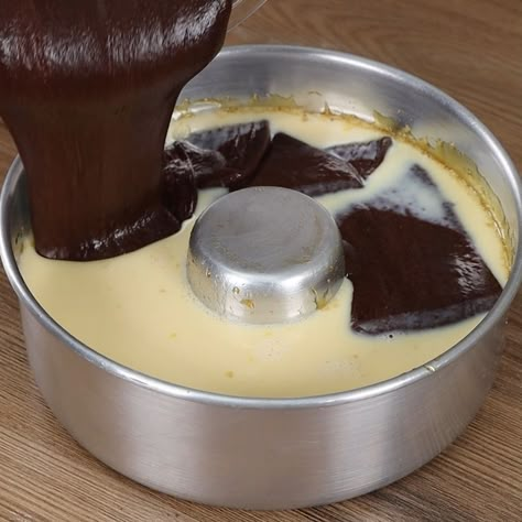 This cake looks impossible, but in the end it all works out! | cake | This cake looks impossible, but in the end it all works out! | By Recipe Manual Chocolate Torte Cake, Impossible Cake, Homemade Chocolate Ice Cream, Frosty Recipe, Torte Cupcake, Baking Tutorial, Cake Baking Recipes, Homemade Cake Recipes, Sweet Tarts