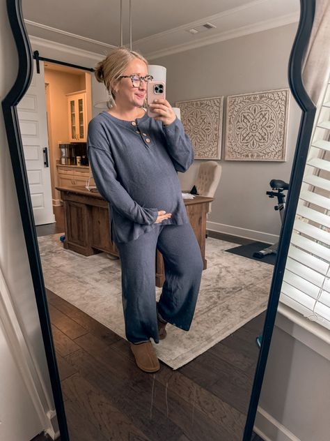 Amazon maternity style - casual pregnancy style - maternity set Maternity Leggings Outfit Winter, Maternity Leggings Outfit, Pregnancy Fashion Spring, Maternity Lounge Wear, Leggings Outfit Winter, Matching Lounge Set, Winter Maternity Outfits, Cozy Clothes, Outfit Oversize