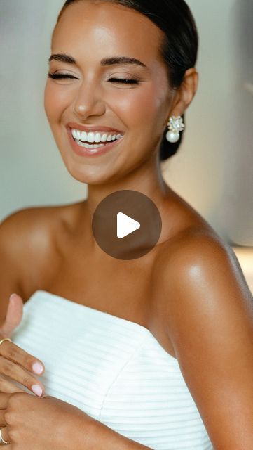 Brielle Bahr | Hair & Makeup Artist on Instagram: "The 3 things you must know about the creation of Danielle’s bridal makeup look —

☀️ BRONZED GLOW // If you want to achieve a bronzed makeup look, having a base tan on your body is super important. This makeup look would come together entirely differently on fair skin! Whether you go Danielle’s route by gradually building a natural tan in the weeks before the wedding, or if you prefer to simply spray tan the week-of, I promise this step will make all the difference for a sun-kissed makeup look. 

💧 RADIANT SKIN // While we used an array of products to build up to a radiant finish, the glow you can visibly see peeking through the makeup is largely due to the diligent care Danielle put into her skin leading up to the big day. She booked mon Natural Bronzed Makeup Look, Bronzed Makeup Look Sun Kissed, Glowing Makeup Natural, Spring Bridal Makeup, Sun Kissed Makeup Look, Tan Skin Natural, Bronzed Makeup Look, Am Pm Skincare Routine, Bronzed Makeup