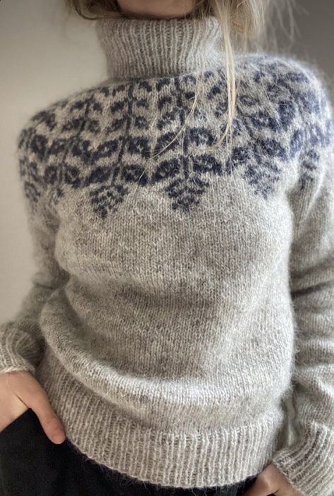 Petite Knits, Danish Knitting, Punto Fair Isle, Scandinavian Sweater, Maglia Fair Isle, Icelandic Wool Sweaters, Fair Isle Pullover, Norwegian Sweater, Icelandic Sweaters