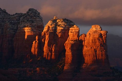 15 Most Beautiful States in the US and What Makes them That Way I The Boutique Adventurer Sedona Landscape, Sedona Sunset, Desert Terrain, Red Sandstone, Single Travel, I Ching, Rock Face, Natural Bridge, Smoky Mountain National Park