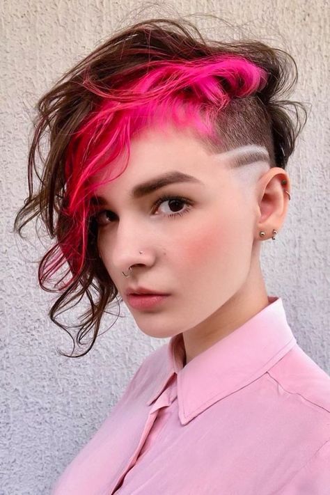 selfie of a young woman with punk mullet haircut Best Undercut Hairstyles, Side Shaved, Short Punk Hair, Undercut Hairstyle, Undercut Hairstyles Women, New Short Hairstyles, Shaved Undercut, Punk Hair, Short Pixie Haircuts