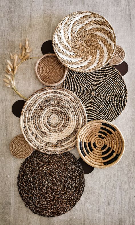 Kitchen Cabinet Design Ideas, Cabinet Design Ideas, Rattan Wall Decor, Space Home Decor, Natural Vibes, Creative Wall Decor, African Home Decor, Diy Wall Art Decor, Basket Wall Decor