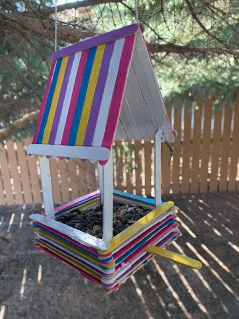 Popsicle Stick Bird House, Popsicle Stick Birdhouse, Stick Bird Feeder, Craft Popsicle Sticks, Milk Carton Bird Feeder, Popsicle Stick Coasters, Popsicle Stick Art, Popsicle Stick Crafts House, Birds House