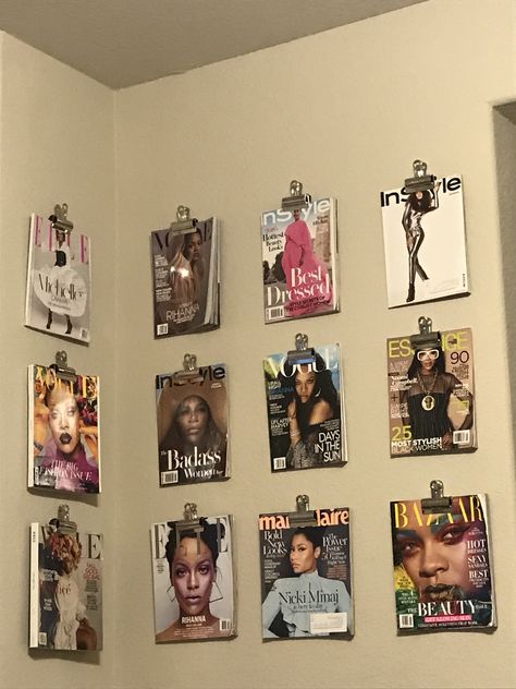 Purse Wall Display Aesthetic, Fun Room Ideas Creative, How To Display Magazines, Magazine Wall Display, Iconic Room Decor, Magazine Collage Wall, Bag Wall Display, Magazine Decor Ideas, Apartment Inspo College