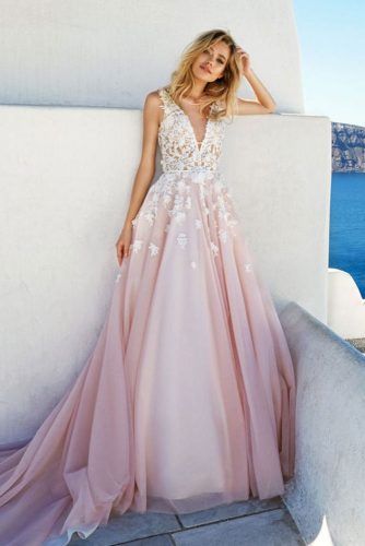 Luxurious Pink Wedding Dress Designs ★ See more: https://glaminati.com/pink-wedding-dress/ Light Pink Wedding Dress, Flowers Wedding Dress, Romantic Gown, Colored Wedding Gowns, Pink Wedding Gowns, Blush Pink Wedding Dress, Blush Wedding Dress, Gothic Wedding Dress, Pink Wedding Dress